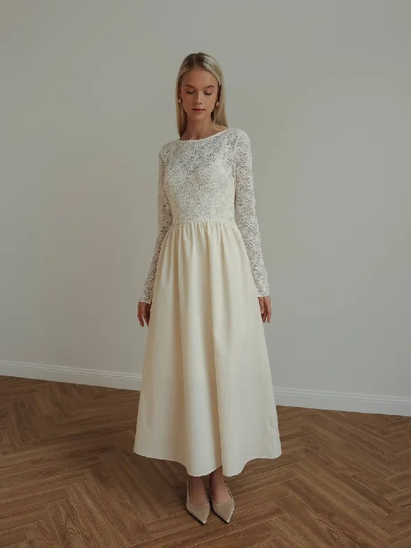 Long-Sleeve Lace Bodice Maxi Dress Fashionable Halter Neck Maxi Dress