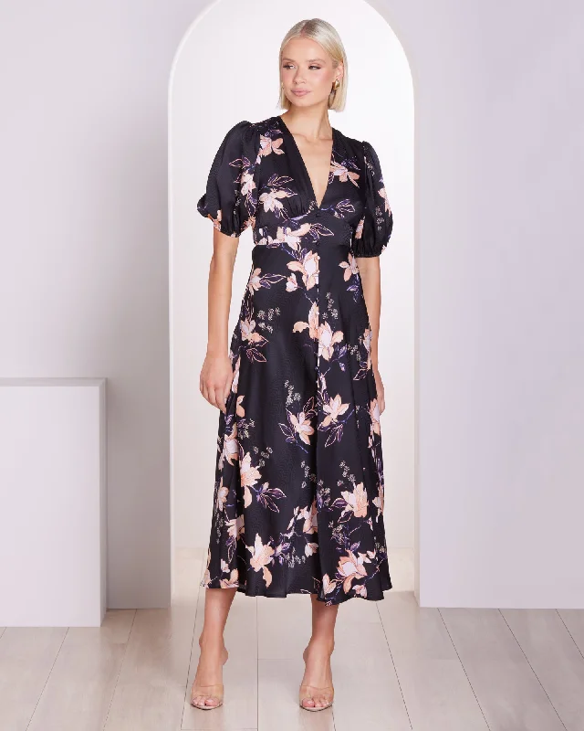Tasha V-neck Maxi Dress Comfortable Fit-and-Flare Maxi Dress