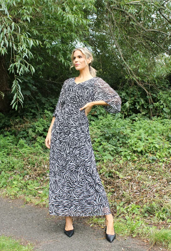 V Neckline Mesh Maxi Dress Trendy Fit-and-Flare Maxi Dress