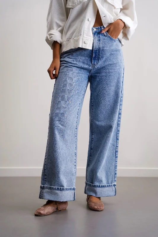 FOLD UP STRAIGHT
JEANS Fashionable Vintage Wash Jeans